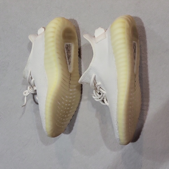 Yeezy Boost 350 V2 Sneakers - Picture 12 of 16